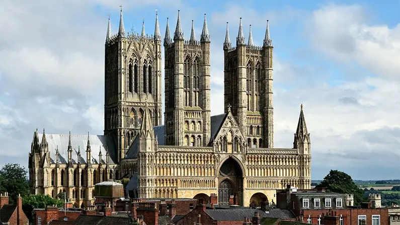 10 Fun and Strange Facts About England