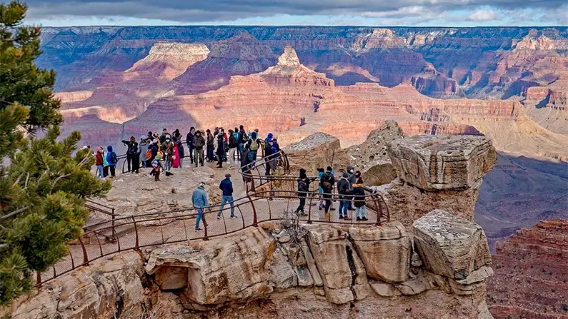 10 Creepy Facts About Popular Tourist Attractions