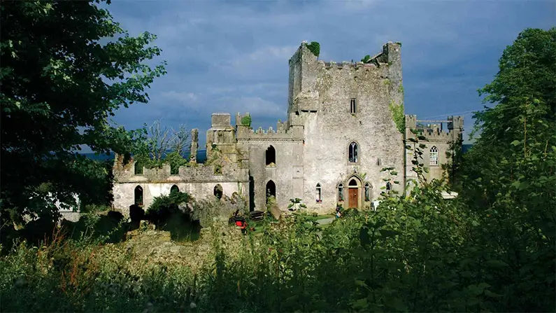 10 Creepy Facts About Popular Tourist Attractions