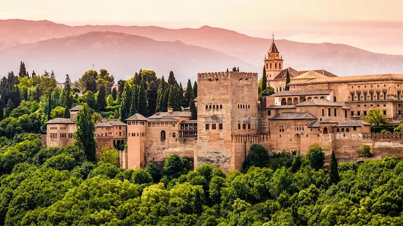 10 Creepy Facts About Popular Tourist Attractions
