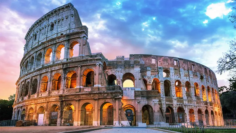 10 Creepy Facts About Popular Tourist Attractions
