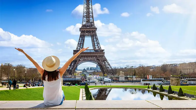 10 Creepy Facts About Popular Tourist Attractions